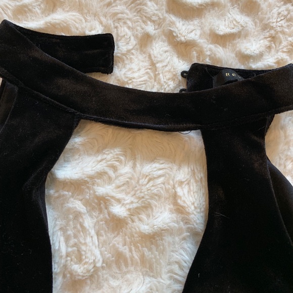 Urban Planet black velvet chocker bodysuit - Picture 4 of 5